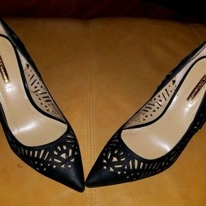 BCBG leather synthetic pump